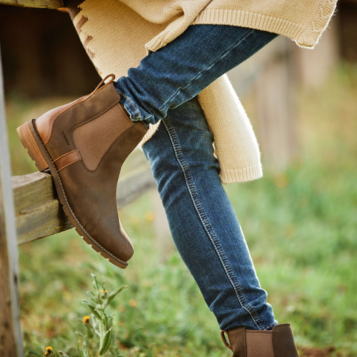 Ariat Women's Wexford Waterproof Chelsea Boot - Dark Brown - Java