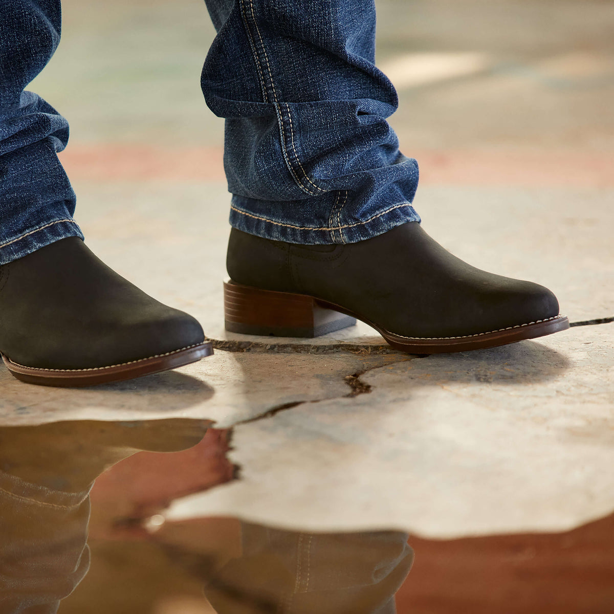 Ariat Men's Booker Ultra Round Toe Western Boot