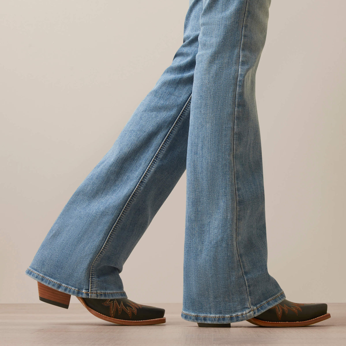 Ariat Women's R.E.A.L. Perfect Rise Arrow Fit Penelope Boot Cut Jean