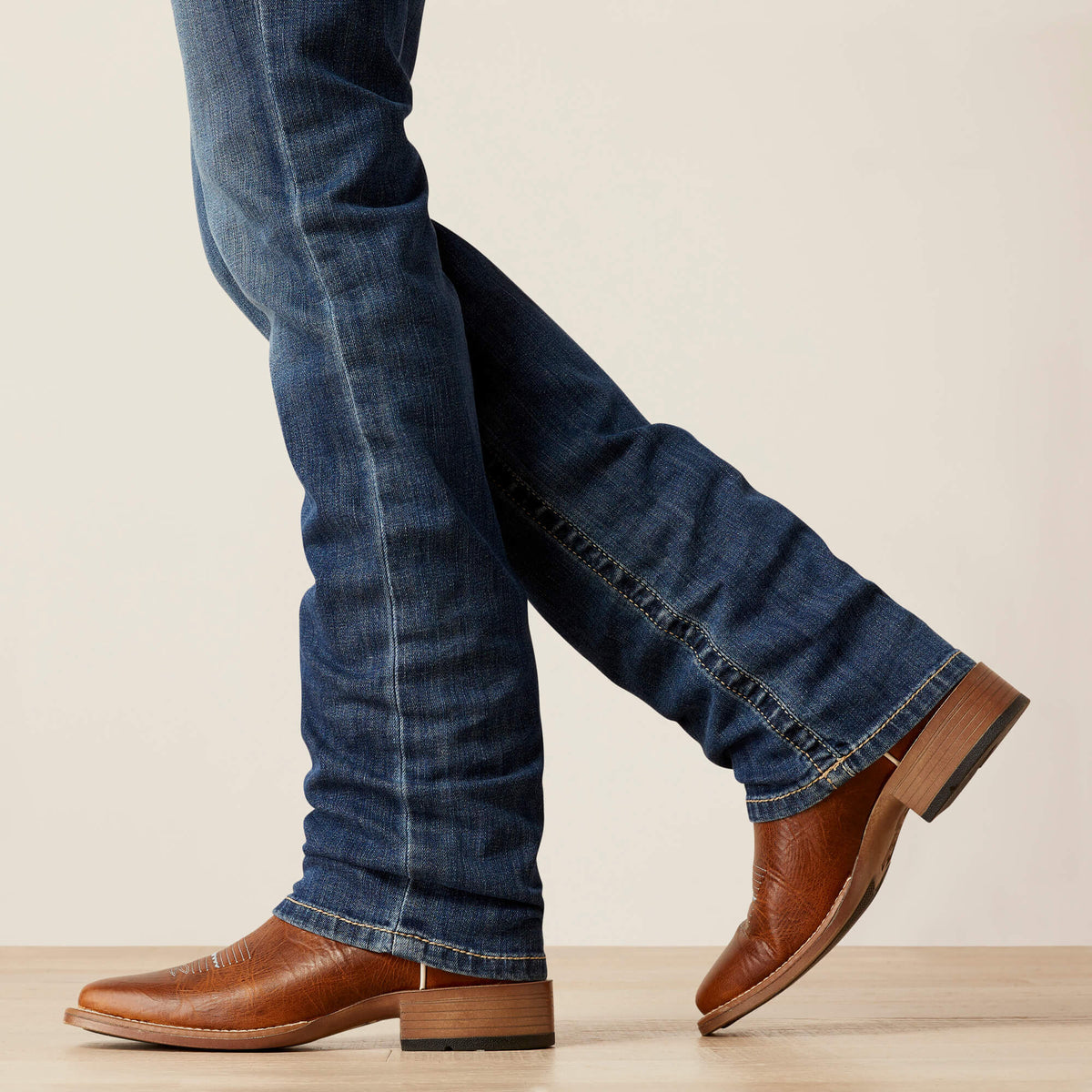 Ariat Women's R.E.A.L. Mid Rise Everlee Straight Jean