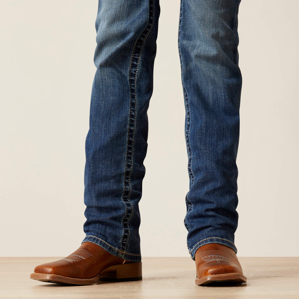 Ariat Women's R.E.A.L. Mid Rise Everlee Straight Jean