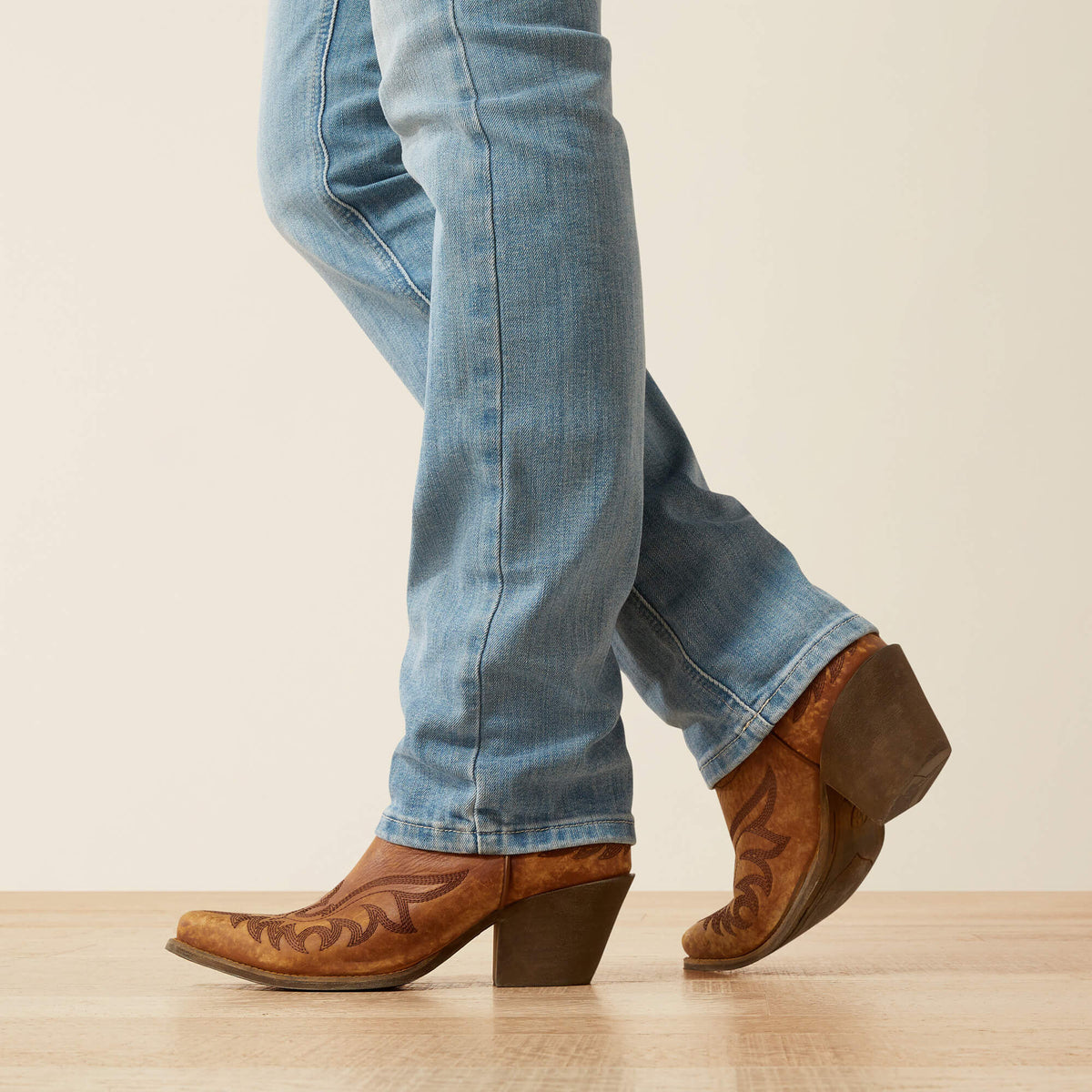Ariat Women's Mid Rise Alessia Straight Leg Jean