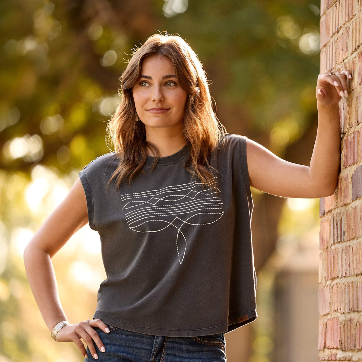 Ariat Women's Dallas Cropped T-Shirt
