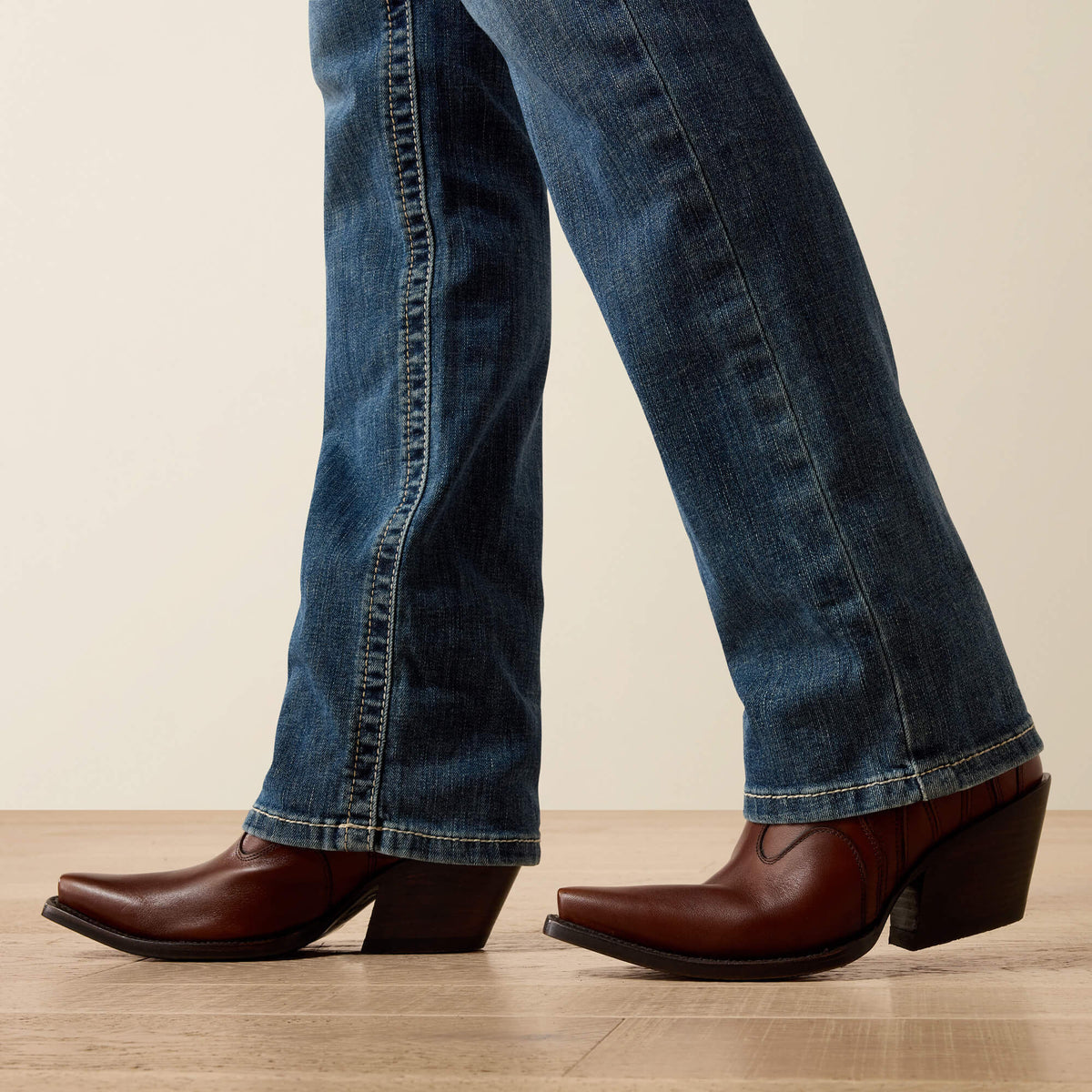 Ariat Women's Mid Rise Estelle Straight Leg Jeans