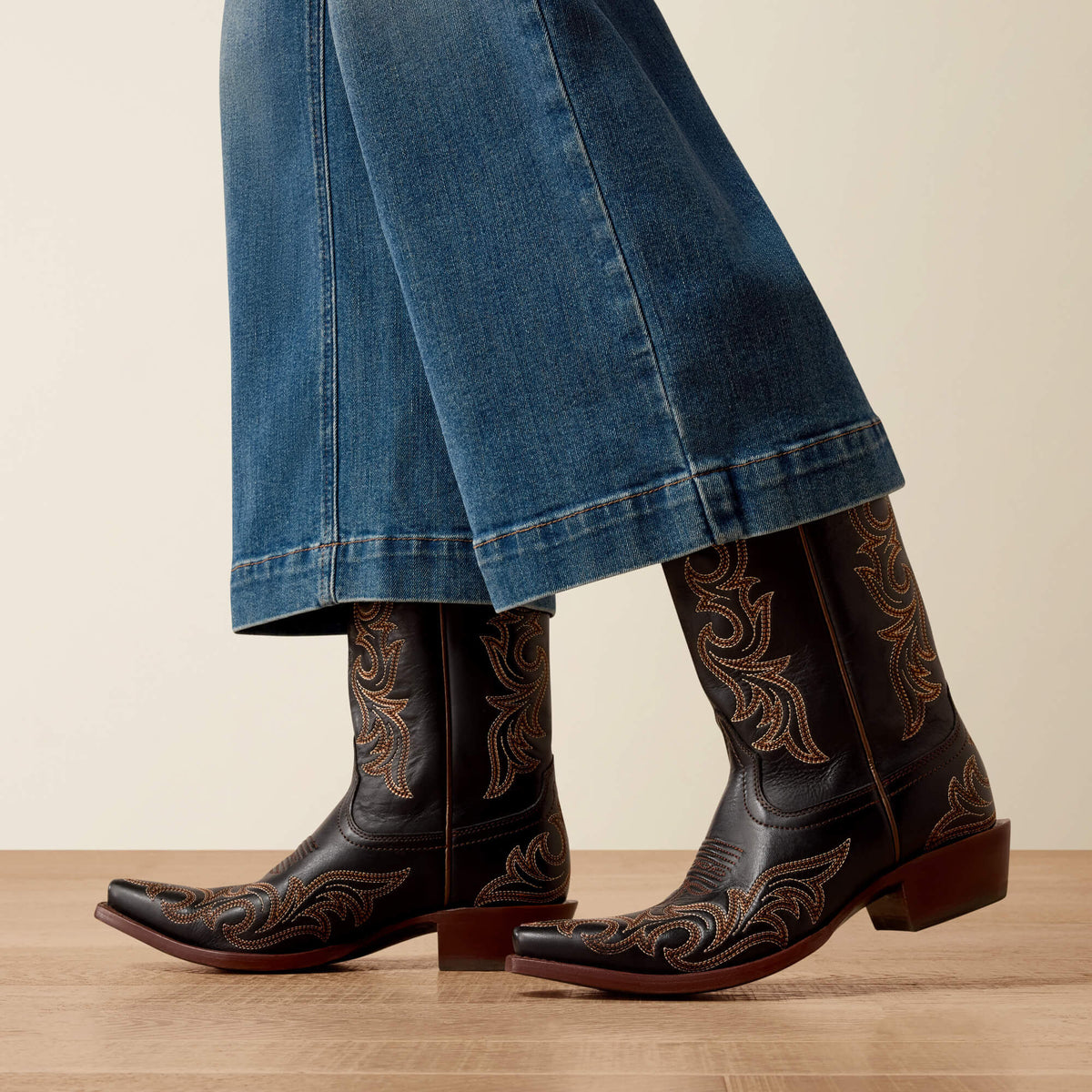 Ariat Women's Perfect Rise Jazmine Wide Leg Crop Jeans
