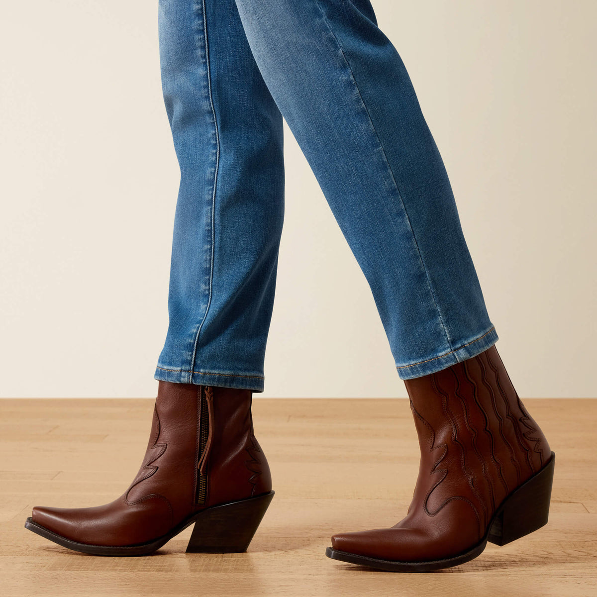 Ariat Women's High Rise Revel Vilma Slim Ultrastretch Straight Leg Jeans