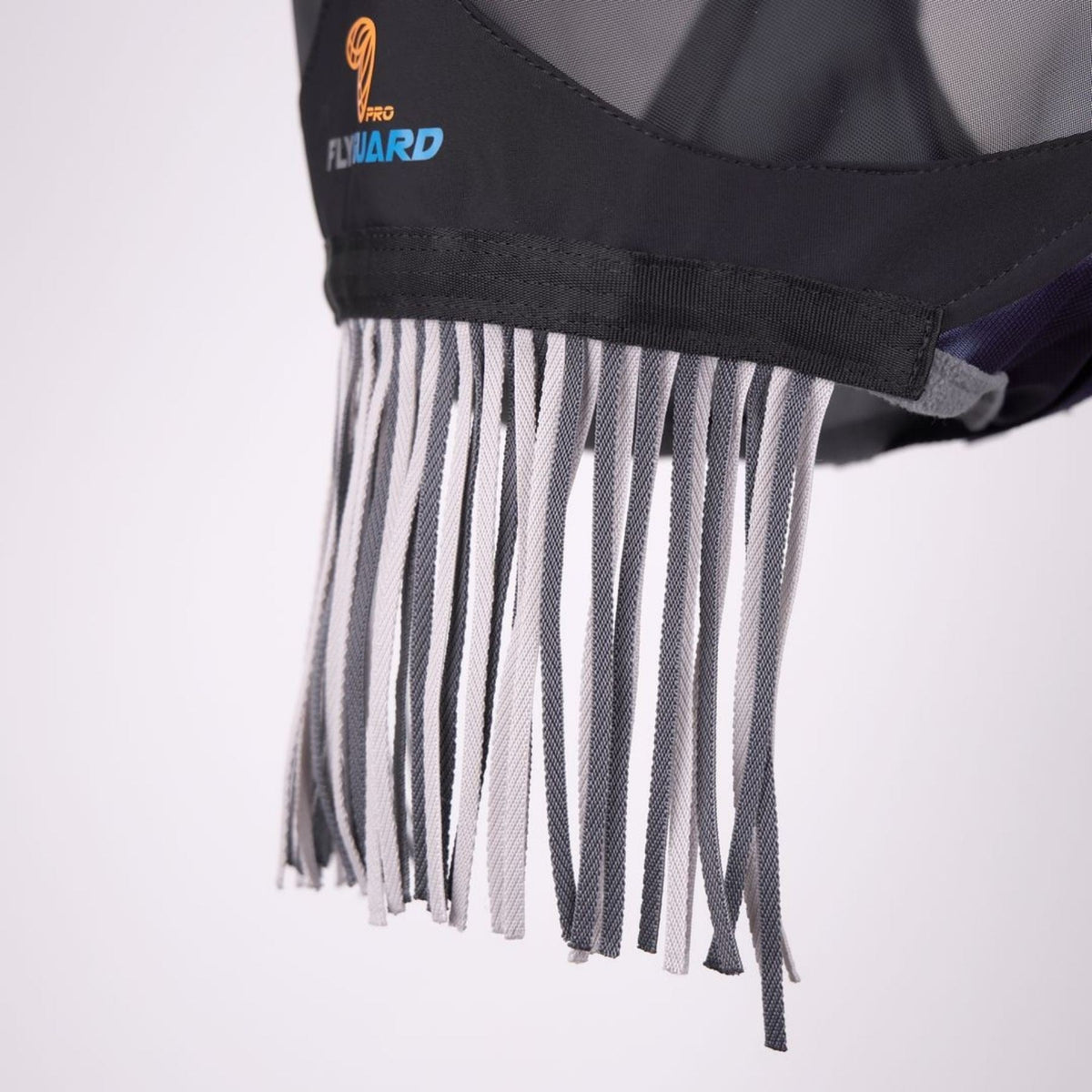 Masque anti-mouches Shires FlyGuard Pro Deluxe avec franges sur les oreilles et le nez
