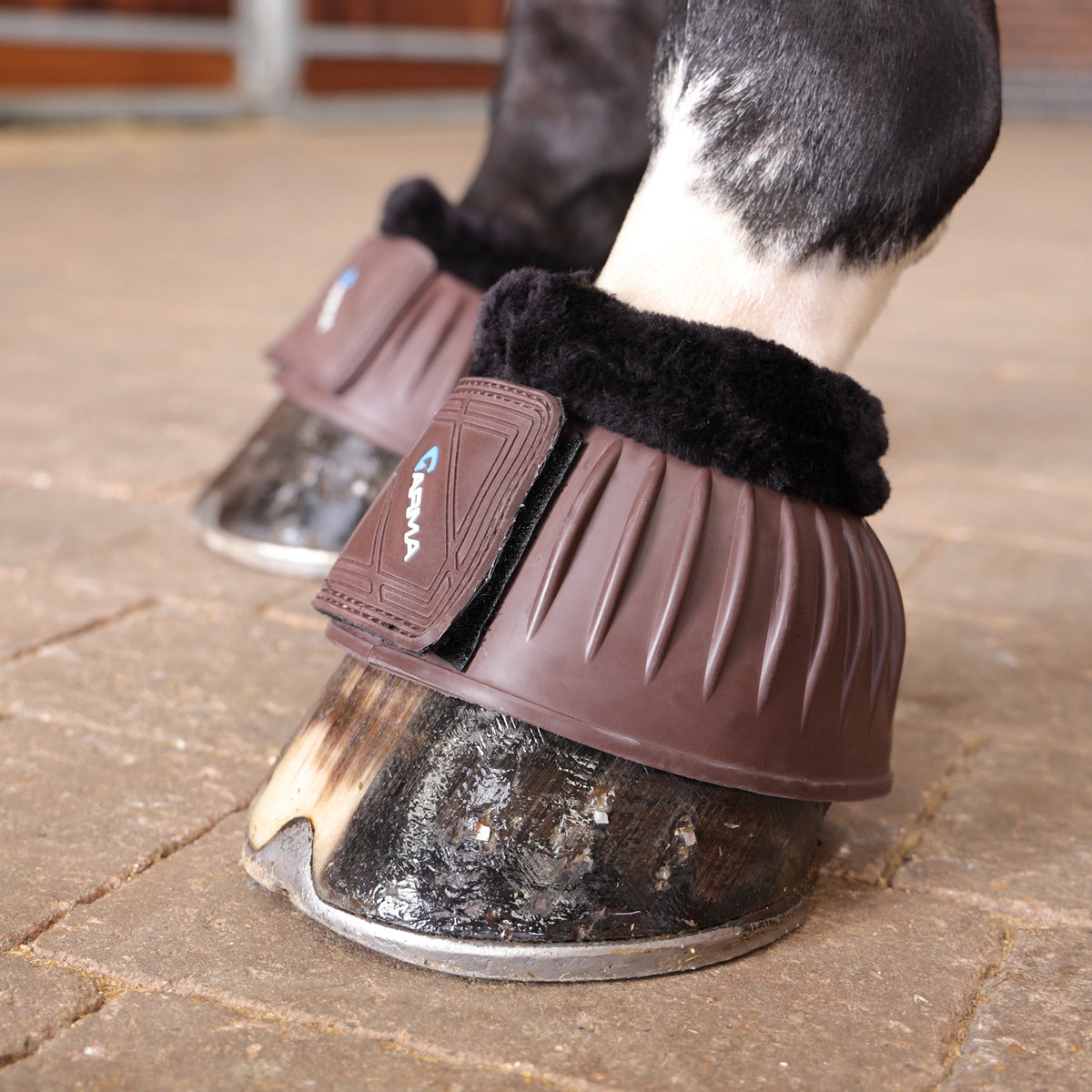 Shires ARMA Fleece-überzogene Over-Reach-Stiefel