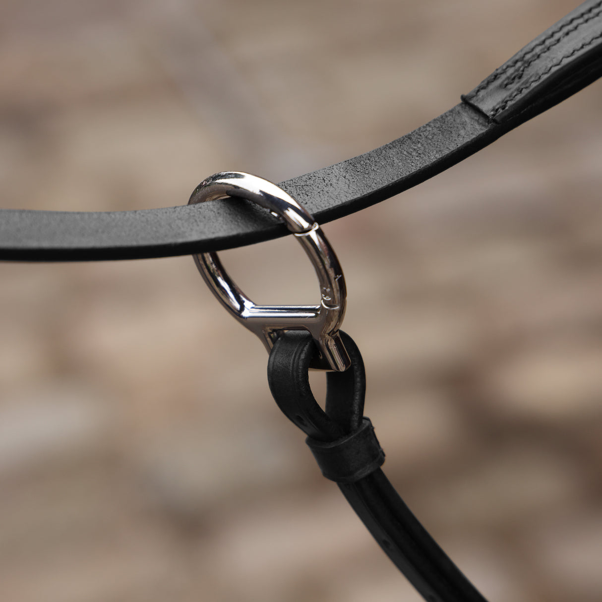 Shires Velociti LUSSO Opus Close Contact Breastplate #colour_black