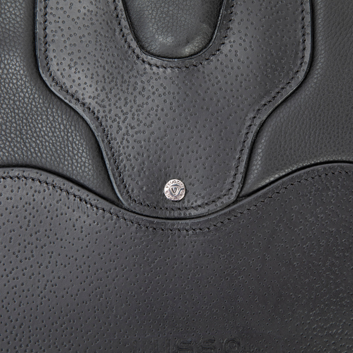 Shires Velociti Lusso Elite Stud Girth #colour_black