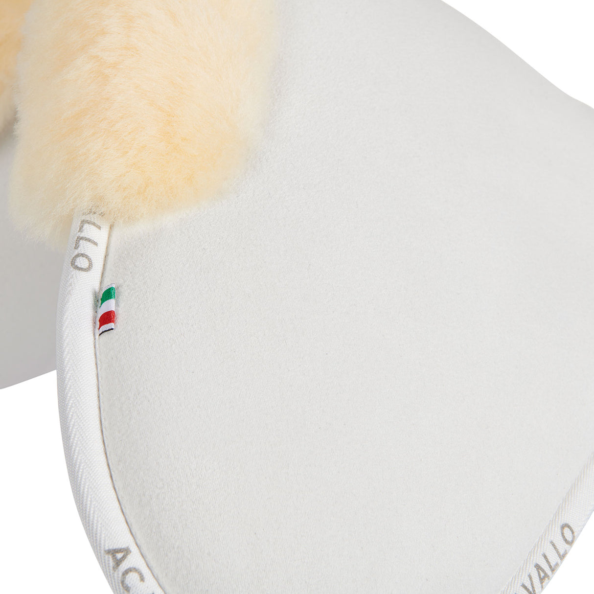 Acavallo Pad MF-S JCCS-S CW-CS Suede Cut-Out Sheepskin Flat #colour_white_natural