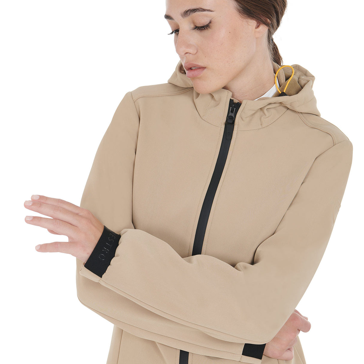 Women's slim fit softshell jacket with concealed pockets