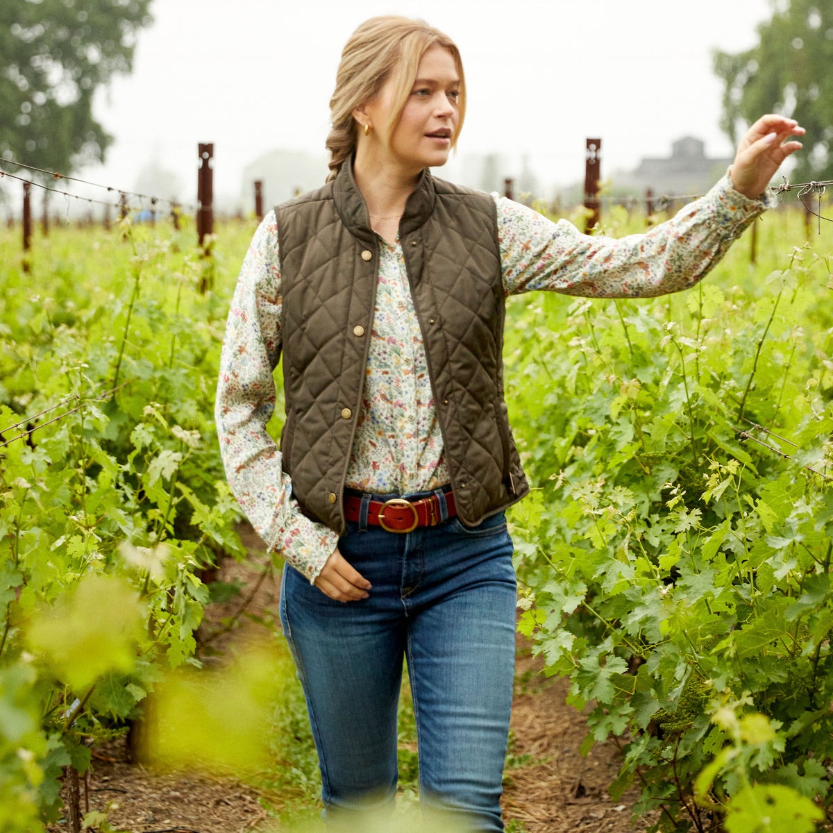 Ariat Women's Woodside Vest - Navy - Earth