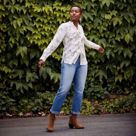 Ariat Women's Clarion Long Sleeve Blouse - Sepia Horse Print