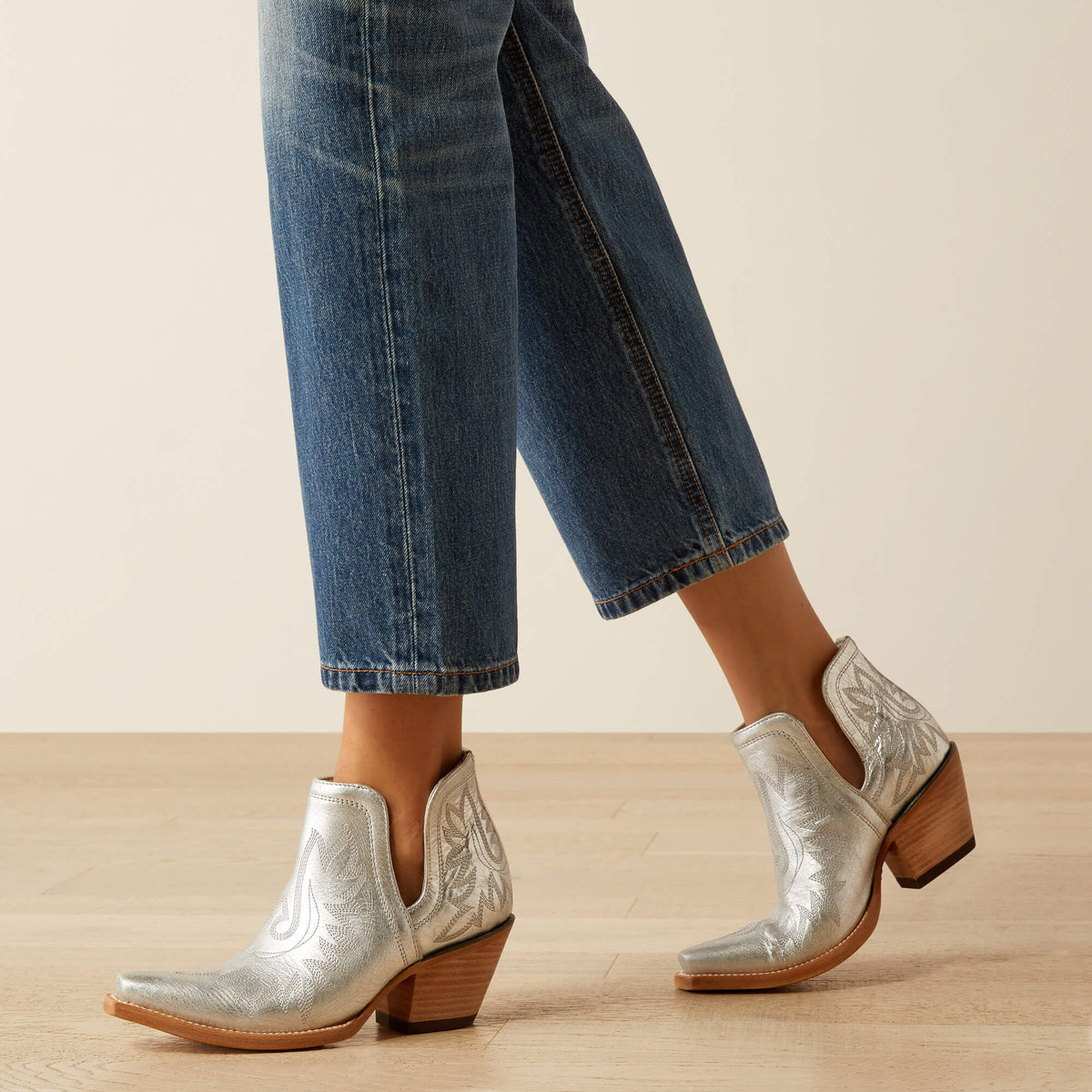 Ariat Women's Ultra High Rise Tomboy Relaxed Jazmine Straight Leg Jeans