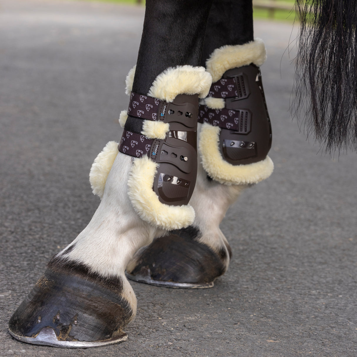 Shires ARMA Carbon Pro SupaFleece Fetlock Boots #colour_brown