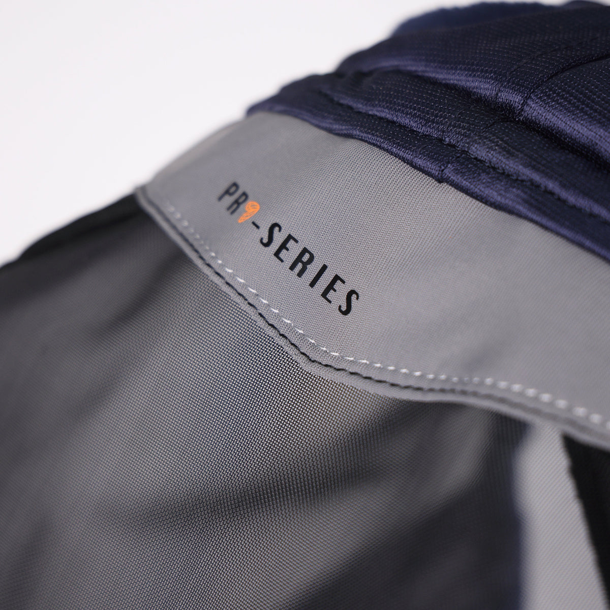 Shires FlyGuard Pro Feinmaschige Fliegenmaske mit Ohren