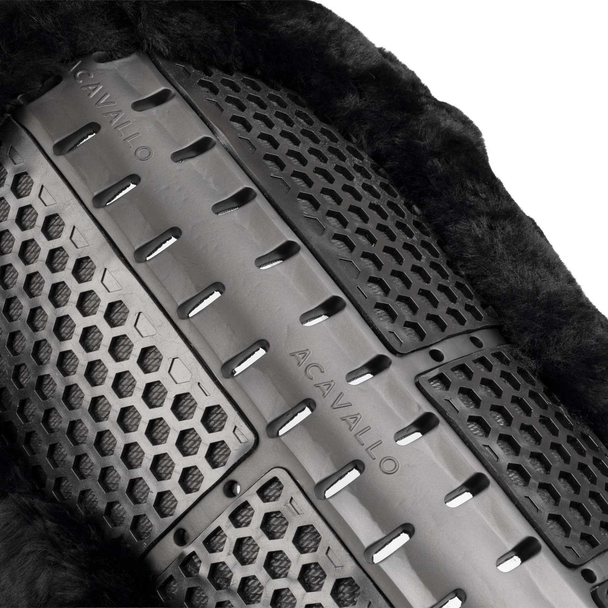 Acavallo® Piuma Aero Balance gel pad in EVA and cut-out sheepskin. Practical, lightweight, and functional.