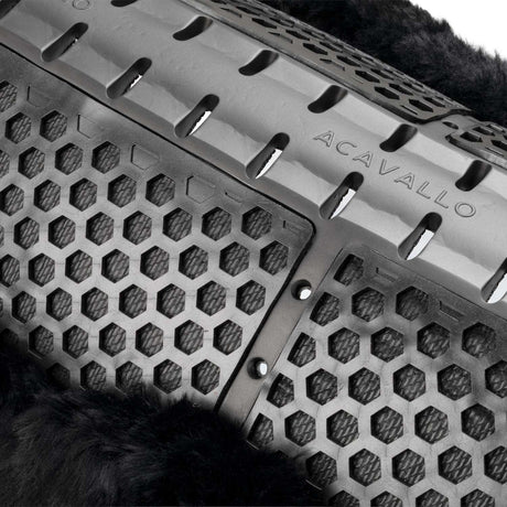Acavallo® Piuma Aero Balance gel pad in EVA and cut-out sheepskin. Practical, lightweight, and functional.