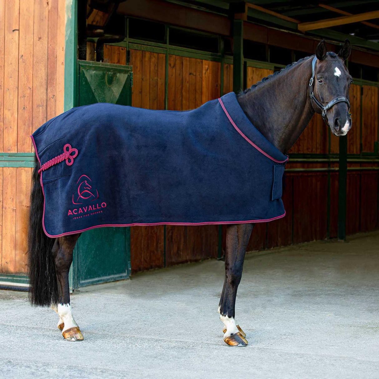Fleece stable rug padded collar 800g