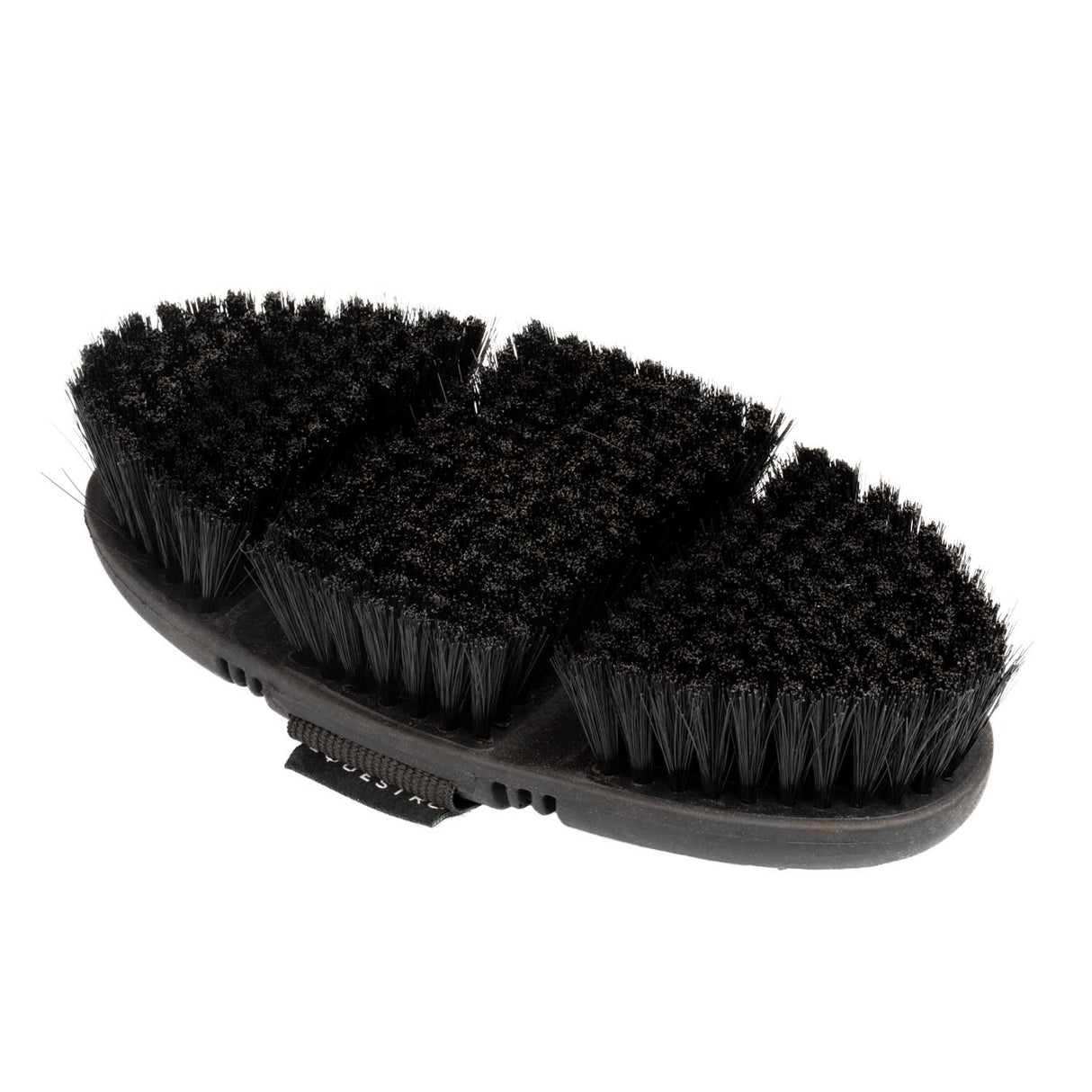 Flexible brush with short synthetic bristles