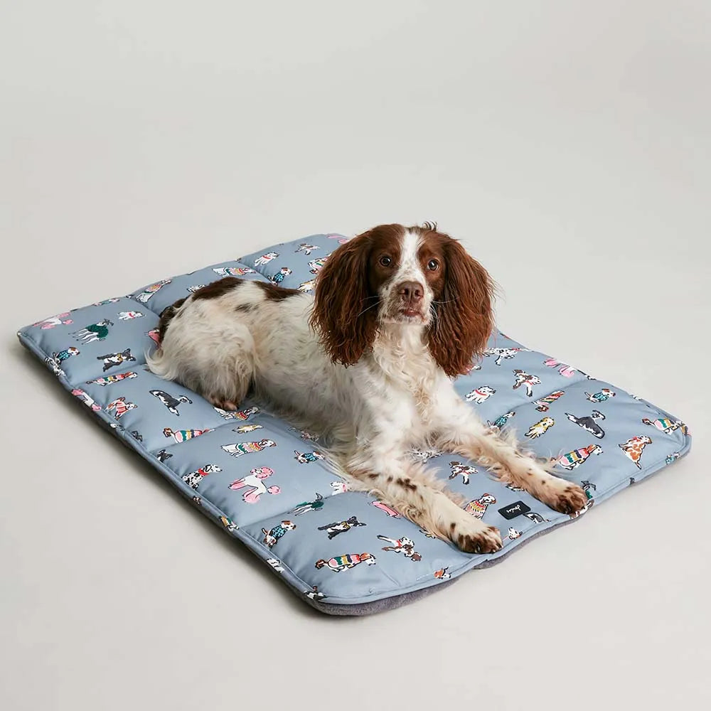 Rosewood Joules „Raining Dogs“ Haustierbett, Größe L – Marineblau, Waschbar, Rutschfeste Unterseite